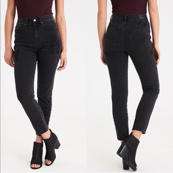 American Eagle Outfitters Denim - Embroidered mom jean